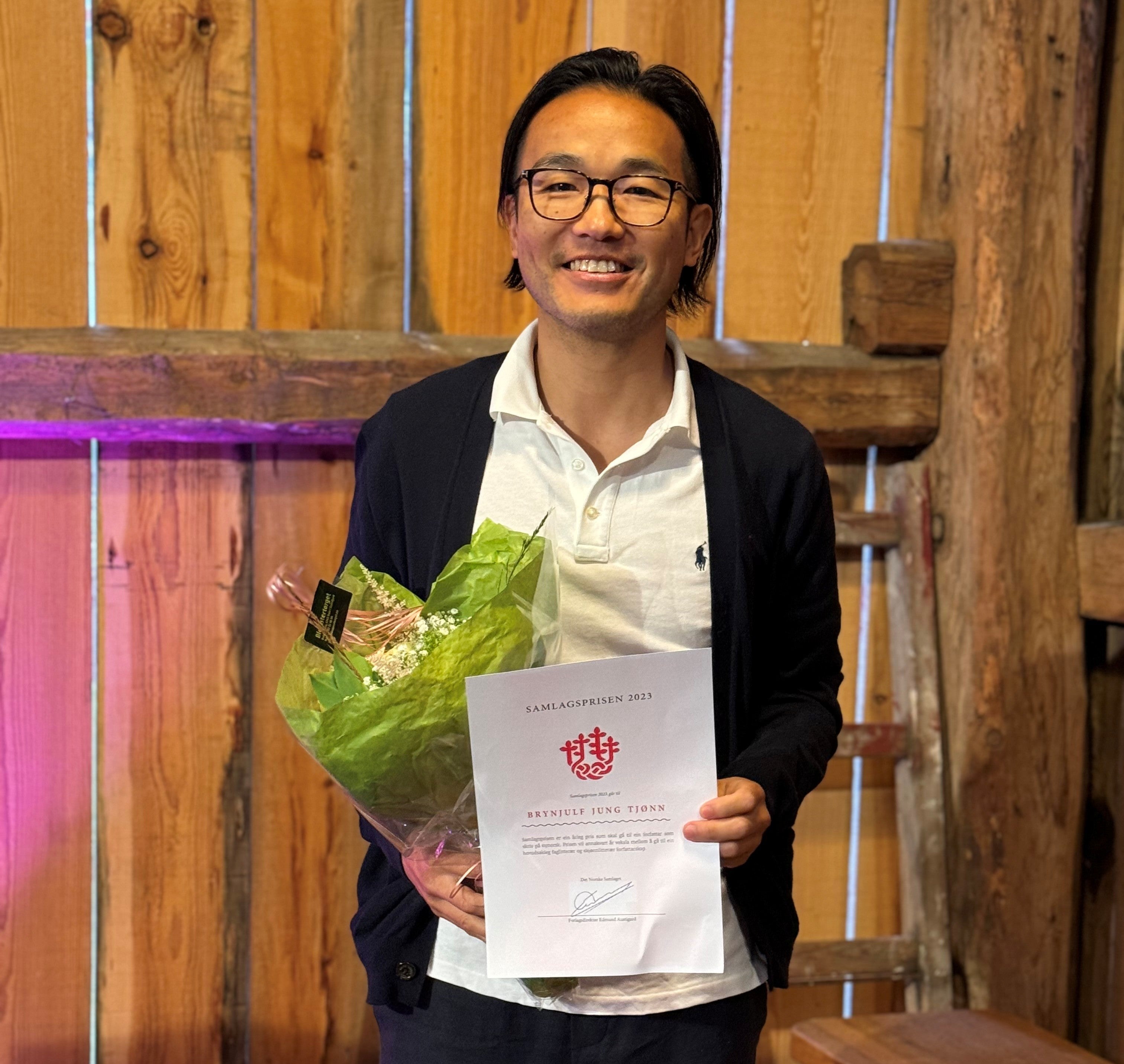 Brynjulf Jung Tjønn under utdeling av Samlagsprisen. 